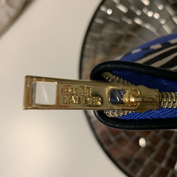 Estēe Lauder Cosmetics Bag - Picture 4 of 6